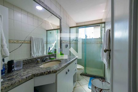 Casa de condomínio à venda com 315m², 4 quartos e 2 vagas Casa de condomínio à venda com 315m², 4 quartos e 2 vagasBanheiro