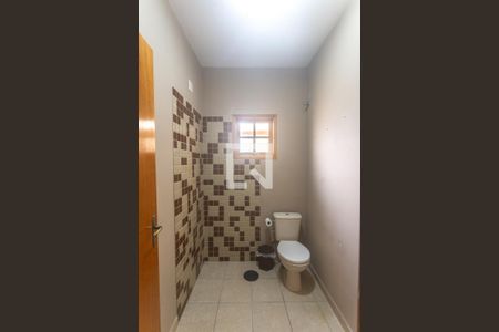 Casa à venda com 120m², 2 quartos e 2 vagas Casa à venda com 120m², 2 quartos e 2 vagasBanheiro social