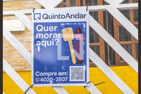 Casa à venda com 120m², 2 quartos e 2 vagas Casa à venda com 120m², 2 quartos e 2 vagasFachada