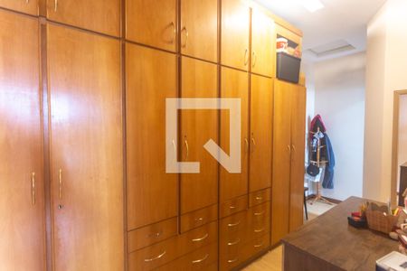 Casa à venda com 120m², 2 quartos e 2 vagas Casa à venda com 120m², 2 quartos e 2 vagasCloset suíte 2