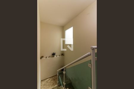 Casa à venda com 180m², 3 quartos e 3 vagas Casa à venda com 180m², 3 quartos e 3 vagasEscada