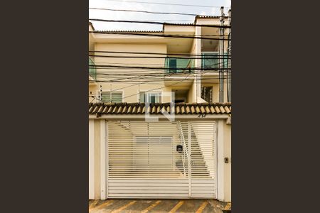 Casa à venda com 180m², 3 quartos e 3 vagas Casa à venda com 180m², 3 quartos e 3 vagasFachada