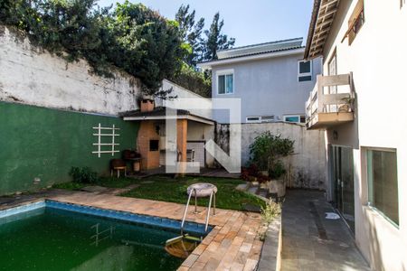 Casa de condomínio à venda com 320m², 5 quartos e 4 vagas Casa de condomínio à venda com 320m², 5 quartos e 4 vagasPiscina