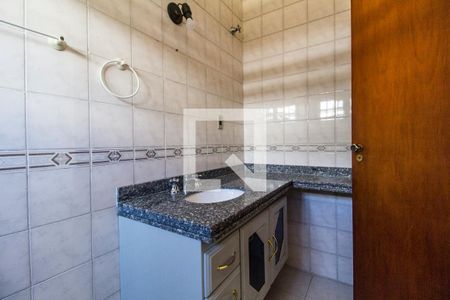 Casa de condomínio à venda com 320m², 5 quartos e 4 vagas Casa de condomínio à venda com 320m², 5 quartos e 4 vagasBanheiro da Suíte 3