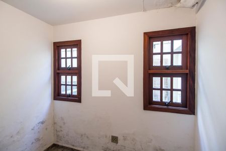 Casa de condomínio à venda com 320m², 5 quartos e 4 vagas Casa de condomínio à venda com 320m², 5 quartos e 4 vagasEscritório