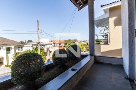 Casa de condomínio à venda com 320m², 5 quartos e 4 vagas Casa de condomínio à venda com 320m², 5 quartos e 4 vagasVaranda