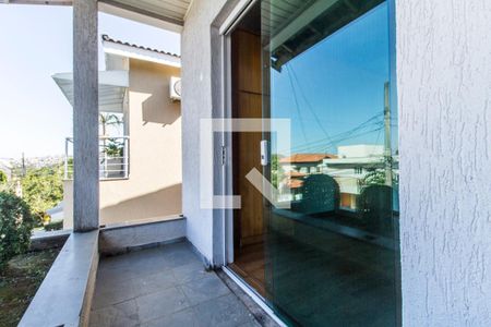 Casa de condomínio à venda com 320m², 5 quartos e 4 vagas Casa de condomínio à venda com 320m², 5 quartos e 4 vagasVaranda
