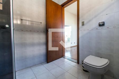 Casa de condomínio à venda com 320m², 5 quartos e 4 vagas Casa de condomínio à venda com 320m², 5 quartos e 4 vagasBanheiro da Suíte 2