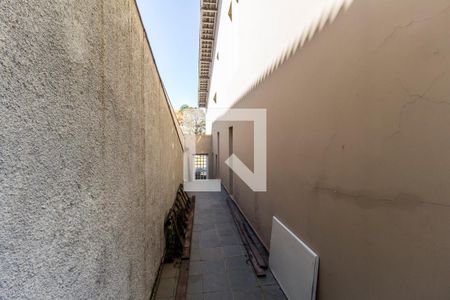 Casa de condomínio à venda com 320m², 5 quartos e 4 vagas Casa de condomínio à venda com 320m², 5 quartos e 4 vagasCorredor