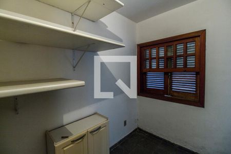 Casa de condomínio à venda com 320m², 5 quartos e 4 vagas Casa de condomínio à venda com 320m², 5 quartos e 4 vagasSuíte 5
