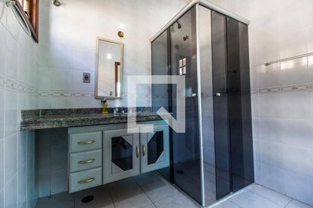 Casa de condomínio à venda com 320m², 5 quartos e 4 vagas Casa de condomínio à venda com 320m², 5 quartos e 4 vagasBanheiro da Suíte 2
