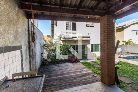 Casa de condomínio à venda com 320m², 5 quartos e 4 vagas Casa de condomínio à venda com 320m², 5 quartos e 4 vagasÁrea gourmet