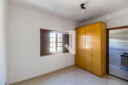Casa de condomínio à venda com 320m², 5 quartos e 4 vagas Casa de condomínio à venda com 320m², 5 quartos e 4 vagasSuíte 3