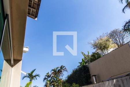 Casa de condomínio à venda com 320m², 5 quartos e 4 vagas Casa de condomínio à venda com 320m², 5 quartos e 4 vagasvista sala