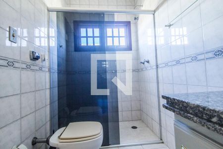 Casa de condomínio à venda com 320m², 5 quartos e 4 vagas Casa de condomínio à venda com 320m², 5 quartos e 4 vagasBanheiro da Suíte 3