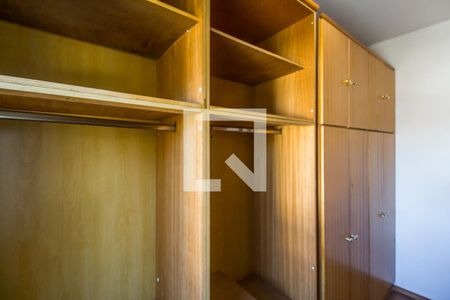 Casa de condomínio à venda com 320m², 5 quartos e 4 vagas Casa de condomínio à venda com 320m², 5 quartos e 4 vagasCloset da suíte