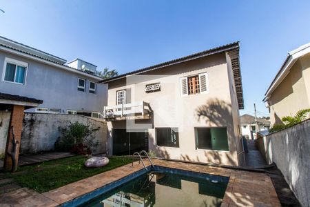 Casa de condomínio à venda com 320m², 5 quartos e 4 vagas Casa de condomínio à venda com 320m², 5 quartos e 4 vagasPiscina