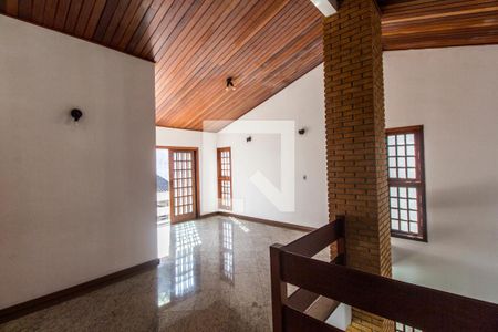 Casa de condomínio à venda com 320m², 5 quartos e 4 vagas Casa de condomínio à venda com 320m², 5 quartos e 4 vagasSala 2