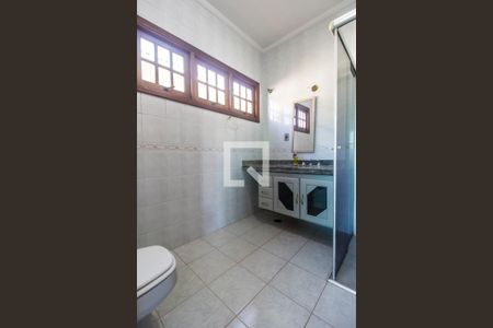 Casa de condomínio à venda com 320m², 5 quartos e 4 vagas Casa de condomínio à venda com 320m², 5 quartos e 4 vagasBanheiro da Suíte 2