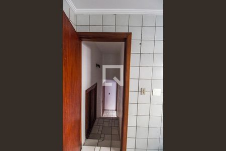 Casa de condomínio à venda com 320m², 5 quartos e 4 vagas Casa de condomínio à venda com 320m², 5 quartos e 4 vagasEscada