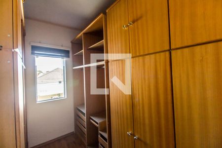 Casa de condomínio à venda com 320m², 5 quartos e 4 vagas Casa de condomínio à venda com 320m², 5 quartos e 4 vagasCloset da suíte