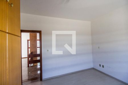 Casa de condomínio à venda com 320m², 5 quartos e 4 vagas Casa de condomínio à venda com 320m², 5 quartos e 4 vagasSuíte 3