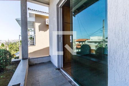 Casa de condomínio à venda com 320m², 5 quartos e 4 vagas Casa de condomínio à venda com 320m², 5 quartos e 4 vagasVaranda
