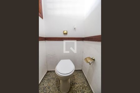 Casa de condomínio à venda com 320m², 5 quartos e 4 vagas Casa de condomínio à venda com 320m², 5 quartos e 4 vagasLavabo