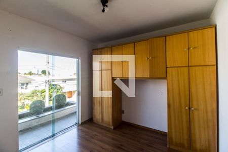 Casa de condomínio à venda com 320m², 5 quartos e 4 vagas Casa de condomínio à venda com 320m², 5 quartos e 4 vagasSuíte 2