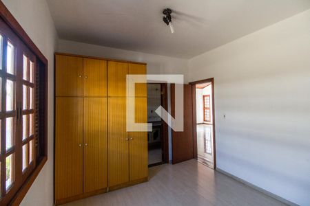 Casa de condomínio à venda com 320m², 5 quartos e 4 vagas Casa de condomínio à venda com 320m², 5 quartos e 4 vagasSuíte 3