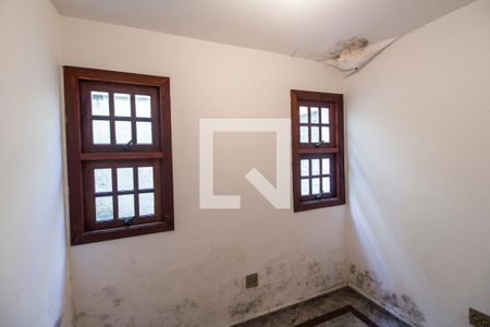 Casa de condomínio à venda com 320m², 5 quartos e 4 vagas Casa de condomínio à venda com 320m², 5 quartos e 4 vagasEscritório