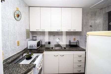 Cozinha de apartamento para alugar com 1 quarto, 40m² em Savassi, Belo Horizonte