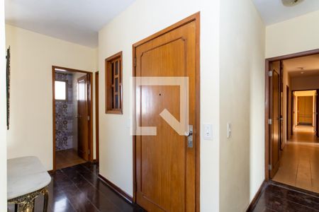 Apartamento para alugar com 296m², 3 quartos e 3 vagas Apartamento para alugar com 296m², 3 quartos e 3 vagasCorredor