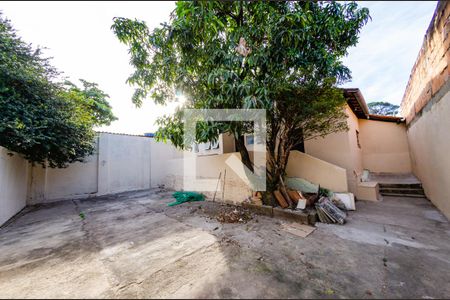 Casa à venda com 160m², 3 quartos e 3 vagas Casa à venda com 160m², 3 quartos e 3 vagasQuintal