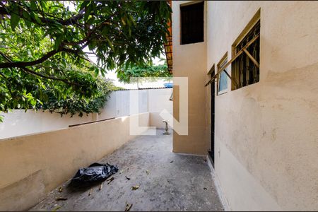 Casa à venda com 160m², 3 quartos e 3 vagas Casa à venda com 160m², 3 quartos e 3 vagasQuintal