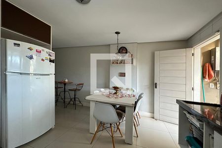 Casa à venda com 92m², 2 quartos e 2 vagasCozinha 