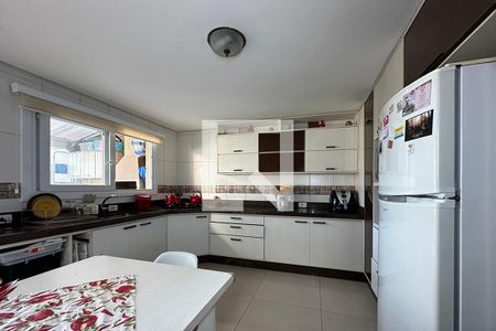 Casa à venda com 92m², 2 quartos e 2 vagasCozinha 