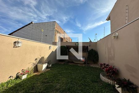 Casa à venda com 92m², 2 quartos e 2 vagasPátio 