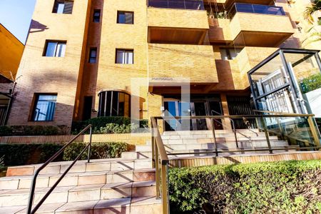 Apartamento à venda com 200m², 2 quartos e 3 vagas Apartamento à venda com 200m², 2 quartos e 3 vagasFachada e portaria