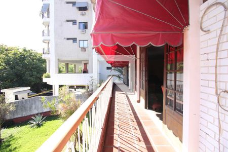 Casa à venda com 477m², 5 quartos e 3 vagasVaranda