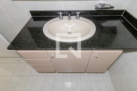 Apartamento para alugar com 270m², 4 quartos e 4 vagas Apartamento para alugar com 270m², 4 quartos e 4 vagasBanheiro da Suíte 1