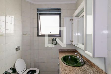 Apartamento para alugar com 270m², 4 quartos e 4 vagas Apartamento para alugar com 270m², 4 quartos e 4 vagasBanheiro da Suíte 2