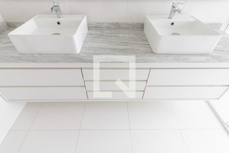 Apartamento para alugar com 270m², 4 quartos e 4 vagas Apartamento para alugar com 270m², 4 quartos e 4 vagasBanheiro da Suíte 4