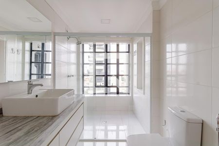 Apartamento para alugar com 270m², 4 quartos e 4 vagas Apartamento para alugar com 270m², 4 quartos e 4 vagasBanheiro da Suíte 4