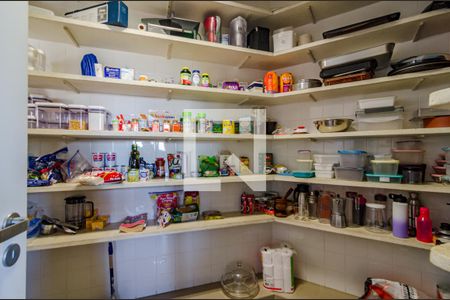 Casa à venda com 350m², 4 quartos e 5 vagasDespensa