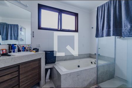 Casa à venda com 350m², 4 quartos e 5 vagasBanheiro da suíte