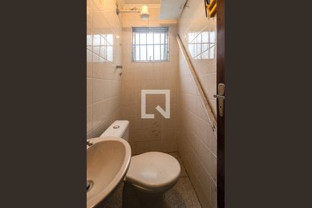 Casa à venda com 150m², 3 quartos e 2 vagas Casa à venda com 150m², 3 quartos e 2 vagasBanheiro de Serviço