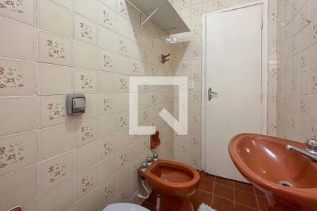 Banheiro de apartamento para alugar com 1 quarto, 50m² em Jardim Las Palmas, Guarujá