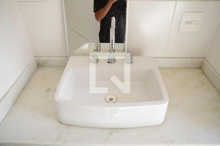 Casa de condomínio para alugar com 237m², 4 quartos e 2 vagasBanheiro