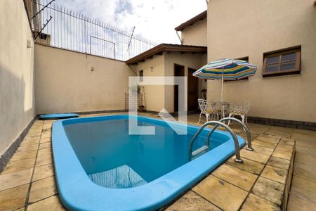 Casa à venda com 190m², 4 quartos e 3 vagas Casa à venda com 190m², 4 quartos e 3 vagasPiscina